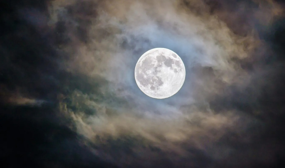 How to moon bathe