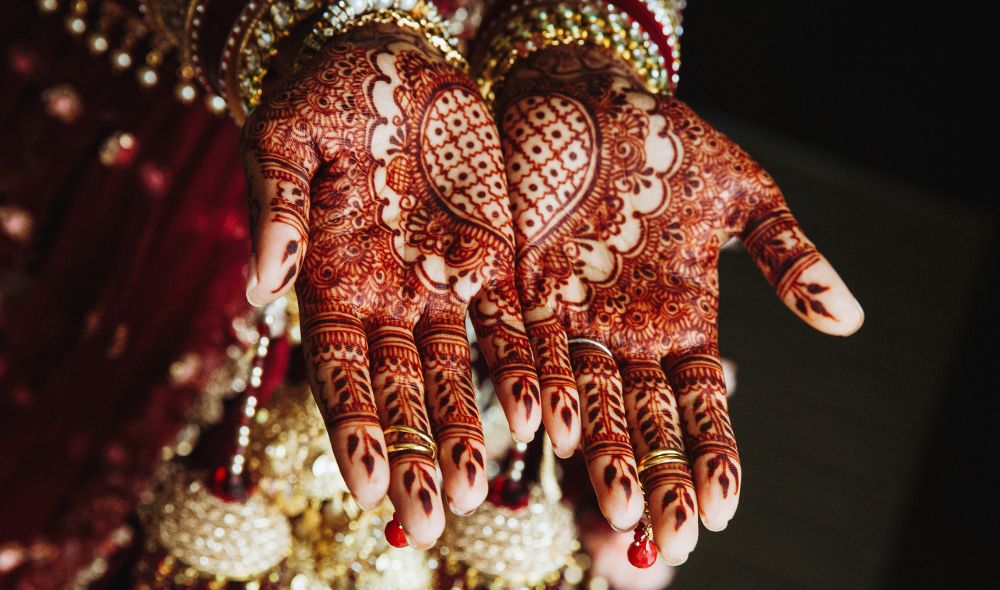 ASYMMETRICAL HENNA DESIGN
