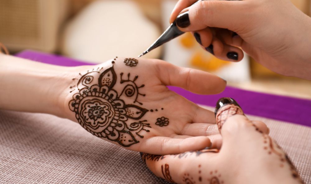 SIMPLE HENNA DESIGN