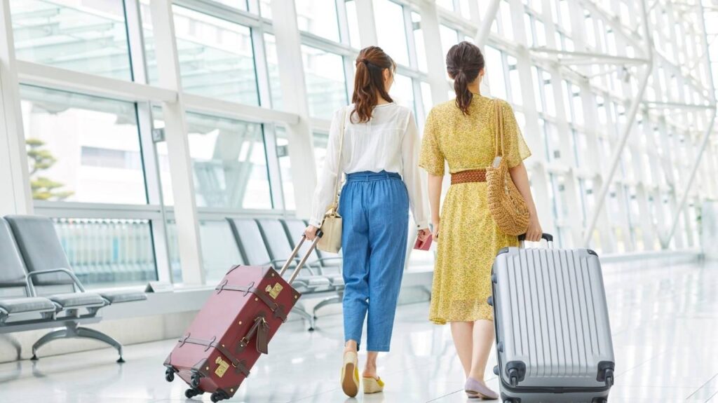Stylish & Comfy Airport Outfits for Every Traveler